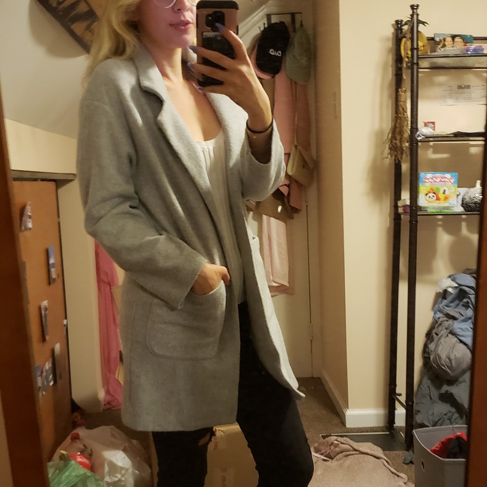 Cozy Grey Blazer-Cardigan with Pockets